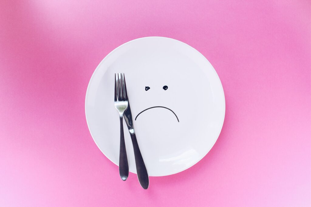 hypnotherapy for weight loss, empty plate with sad smile drawn