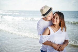 healthy relationship definition, a couple on the beach