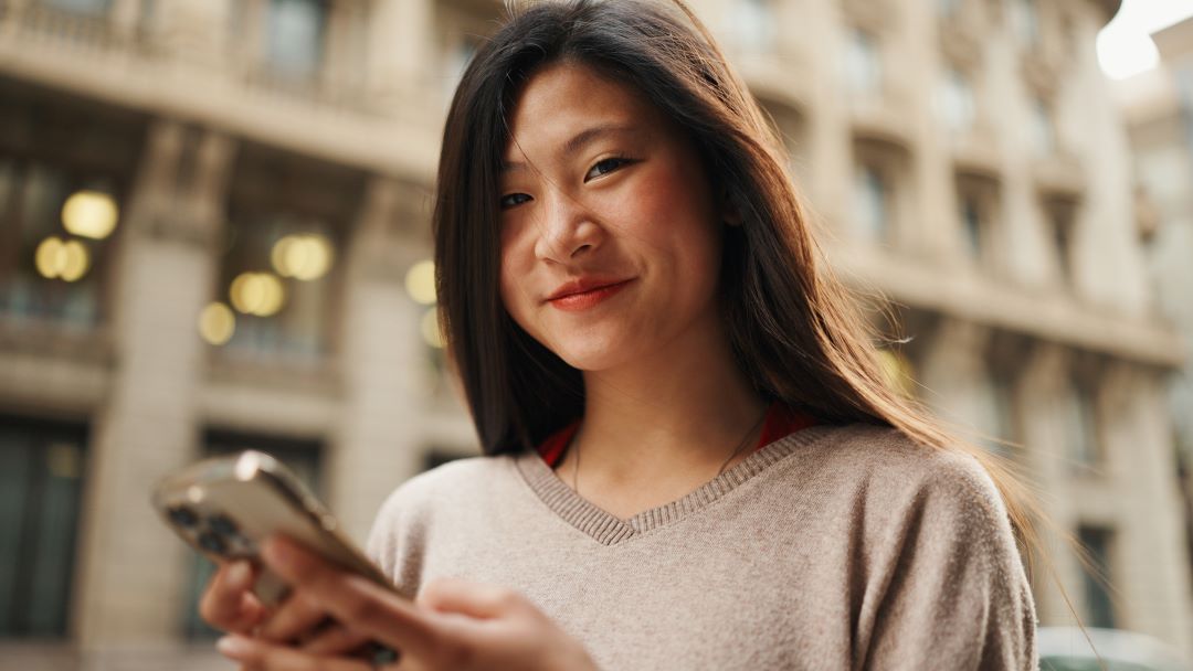 social anxiety symptoms, a woman smiling